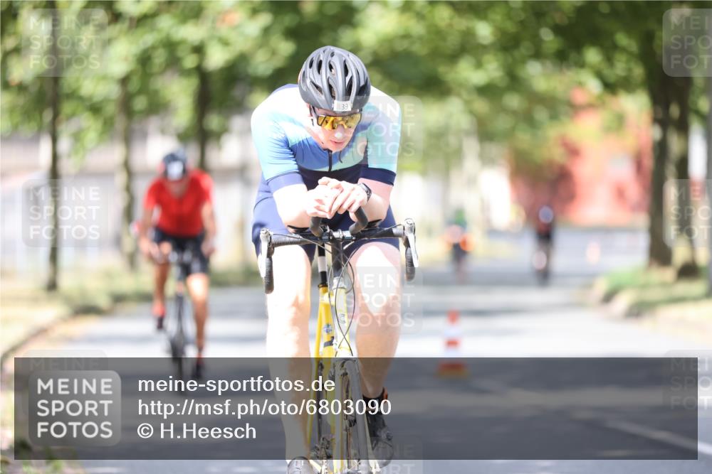 11.08.2024 - GEWOBA Citytriathlon Bremen H.Heesch http://msf.ph/oto/6803090 11.08.2024 12:04:56 Laufen  meine-sportfotos.de