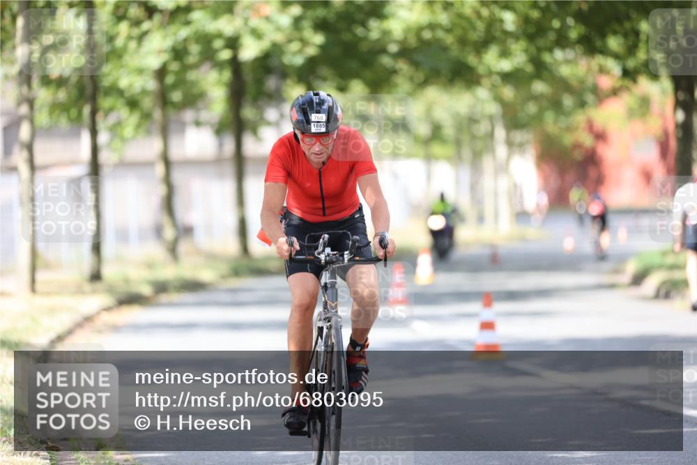 11.08.2024 - GEWOBA Citytriathlon Bremen H.Heesch http://msf.ph/oto/6803095 11.08.2024 12:04:57 Laufen  meine-sportfotos.de