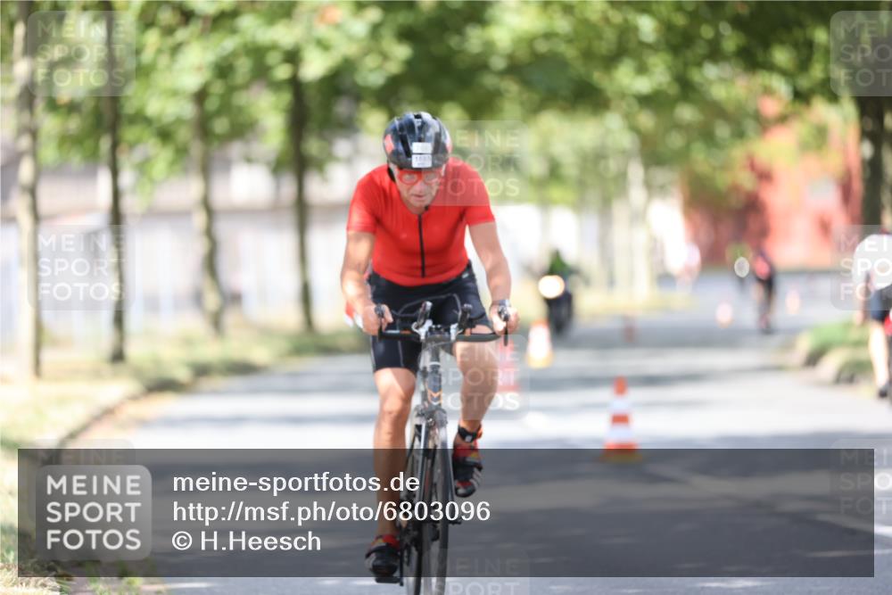 11.08.2024 - GEWOBA Citytriathlon Bremen H.Heesch http://msf.ph/oto/6803096 11.08.2024 12:04:57 Laufen  meine-sportfotos.de