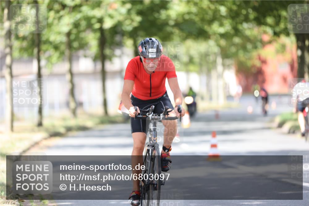 11.08.2024 - GEWOBA Citytriathlon Bremen H.Heesch http://msf.ph/oto/6803097 11.08.2024 12:04:57 Laufen  meine-sportfotos.de
