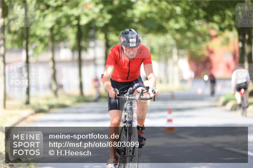 11.08.2024 - GEWOBA Citytriathlon Bremen H.Heesch http://msf.ph/oto/6803099 11.08.2024 12:04:57 Laufen  meine-sportfotos.de