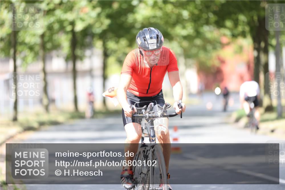 11.08.2024 - GEWOBA Citytriathlon Bremen H.Heesch http://msf.ph/oto/6803102 11.08.2024 12:04:57 Laufen  meine-sportfotos.de
