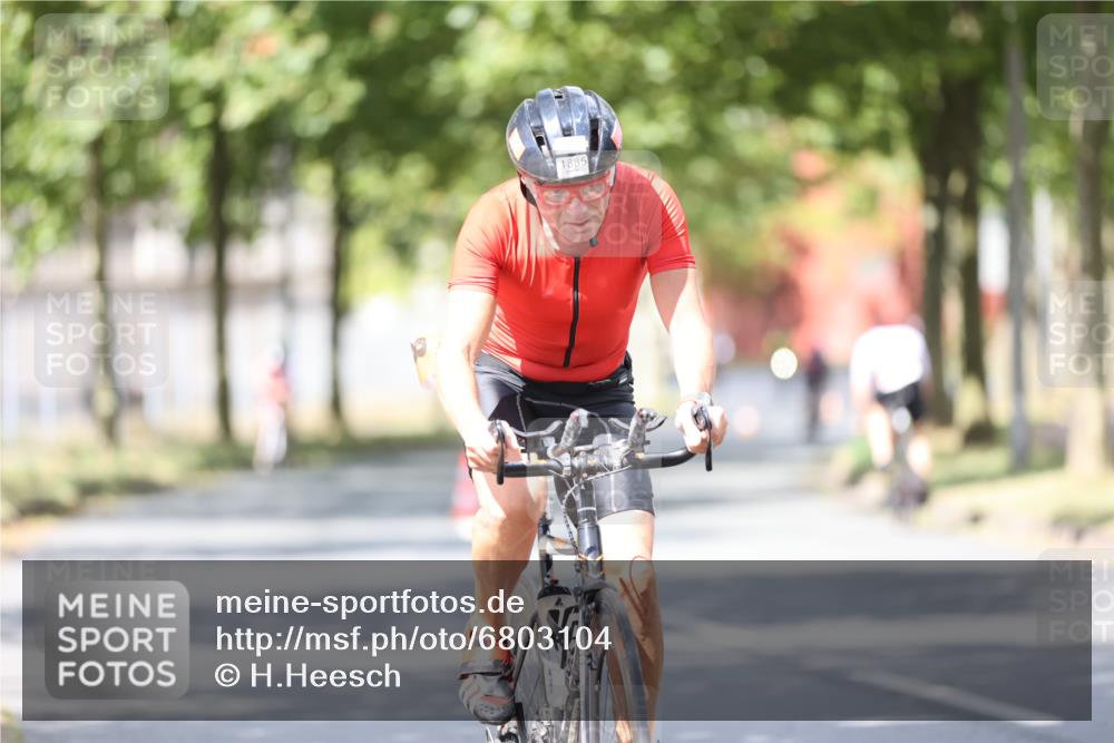 11.08.2024 - GEWOBA Citytriathlon Bremen H.Heesch http://msf.ph/oto/6803104 11.08.2024 12:04:58 Laufen  meine-sportfotos.de
