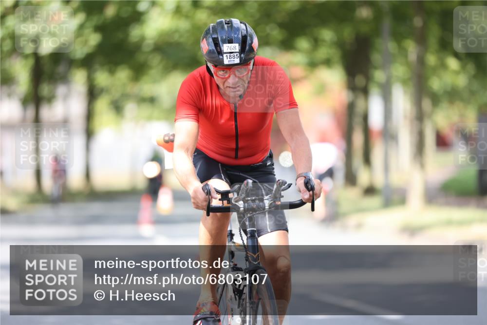 11.08.2024 - GEWOBA Citytriathlon Bremen H.Heesch http://msf.ph/oto/6803107 11.08.2024 12:04:58 Laufen  meine-sportfotos.de