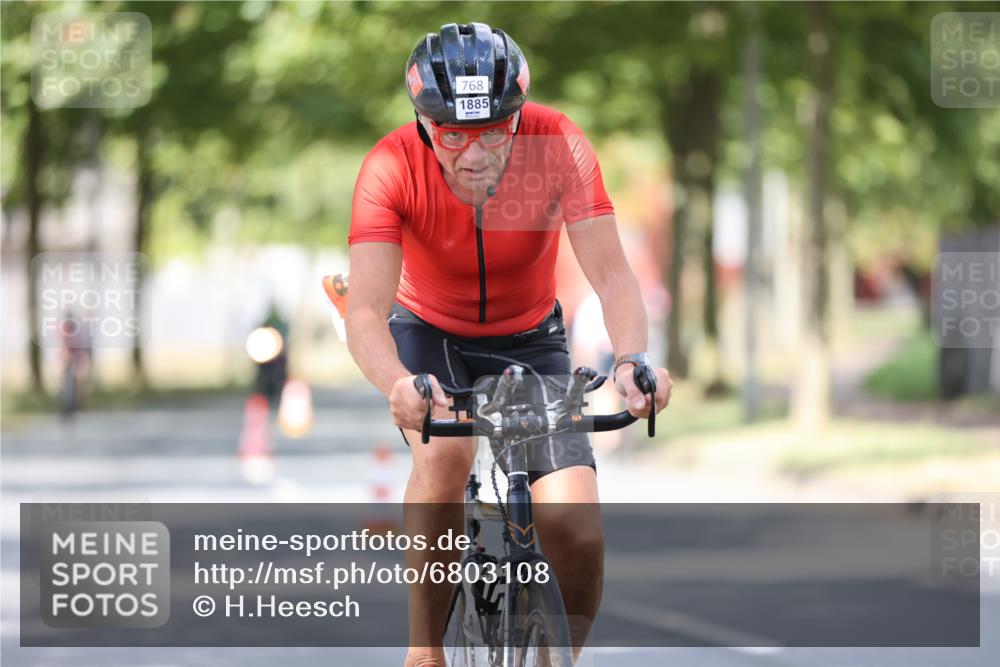 11.08.2024 - GEWOBA Citytriathlon Bremen H.Heesch http://msf.ph/oto/6803108 11.08.2024 12:04:58 Laufen  meine-sportfotos.de