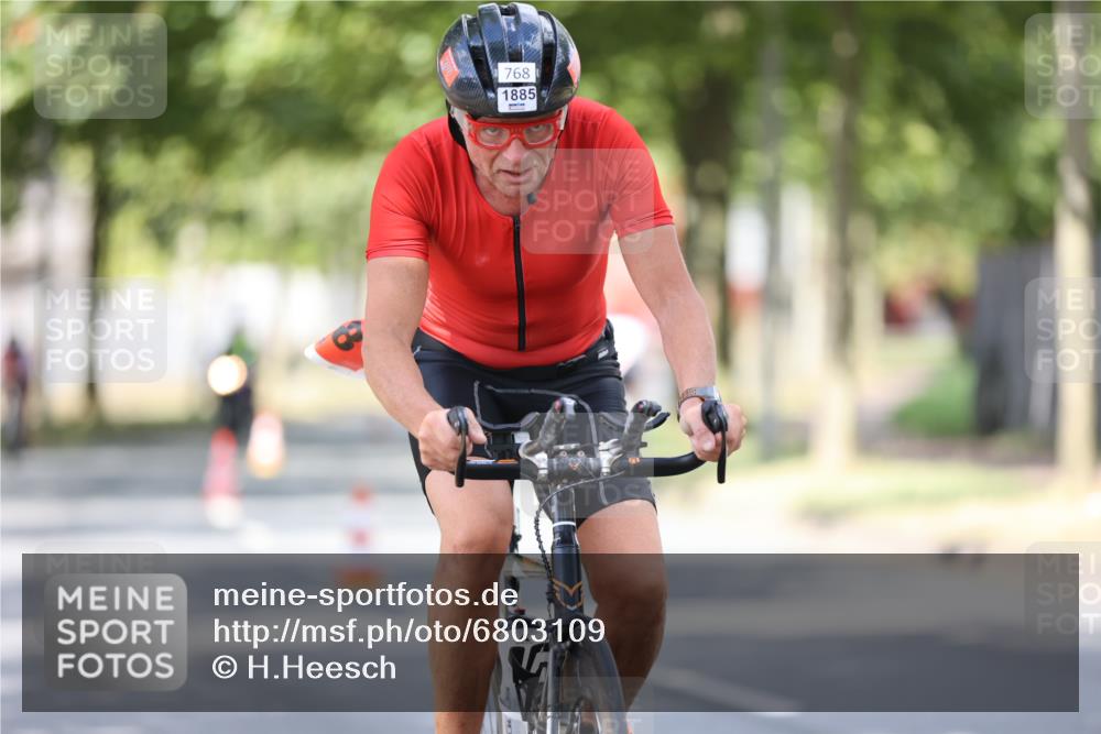 11.08.2024 - GEWOBA Citytriathlon Bremen H.Heesch http://msf.ph/oto/6803109 11.08.2024 12:04:58 Laufen  meine-sportfotos.de
