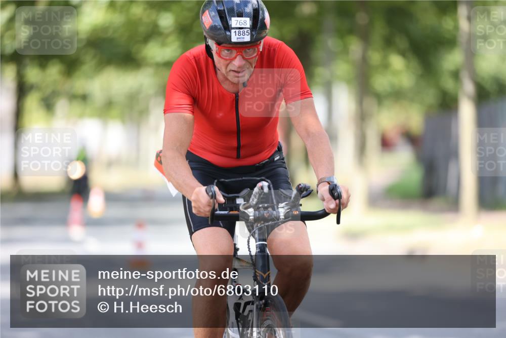 11.08.2024 - GEWOBA Citytriathlon Bremen H.Heesch http://msf.ph/oto/6803110 11.08.2024 12:04:58 Laufen  meine-sportfotos.de