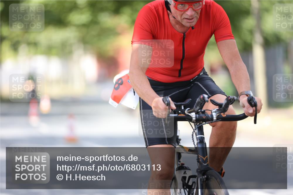 11.08.2024 - GEWOBA Citytriathlon Bremen H.Heesch http://msf.ph/oto/6803113 11.08.2024 12:04:58 Laufen  meine-sportfotos.de