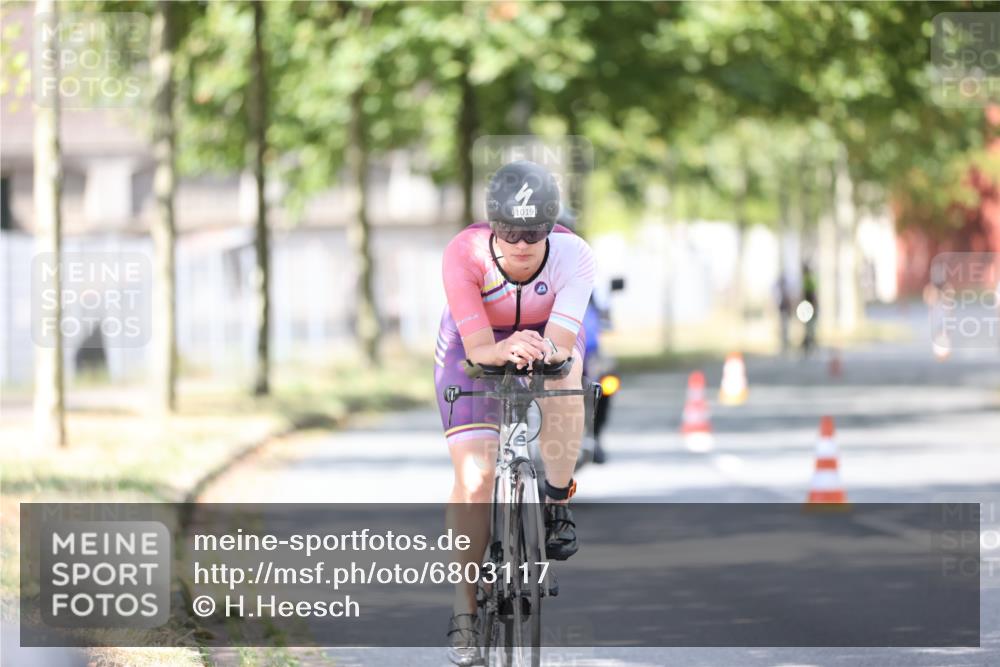 11.08.2024 - GEWOBA Citytriathlon Bremen H.Heesch http://msf.ph/oto/6803117 11.08.2024 12:05:03 Laufen  meine-sportfotos.de