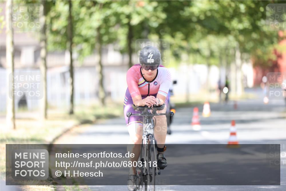 11.08.2024 - GEWOBA Citytriathlon Bremen H.Heesch http://msf.ph/oto/6803118 11.08.2024 12:05:03 Laufen  meine-sportfotos.de