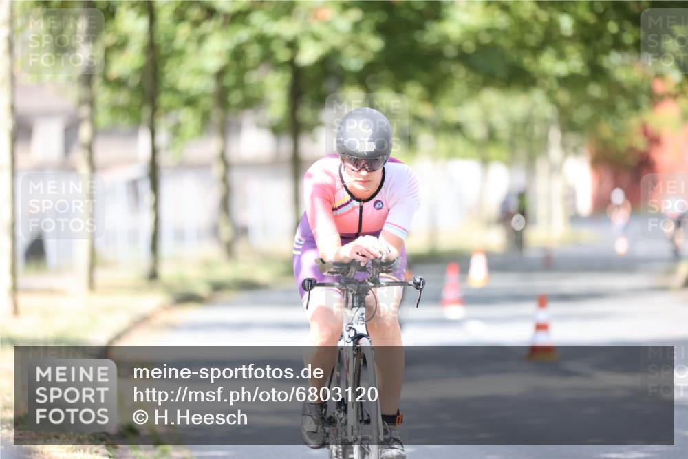 11.08.2024 - GEWOBA Citytriathlon Bremen H.Heesch http://msf.ph/oto/6803120 11.08.2024 12:05:03 Laufen  meine-sportfotos.de