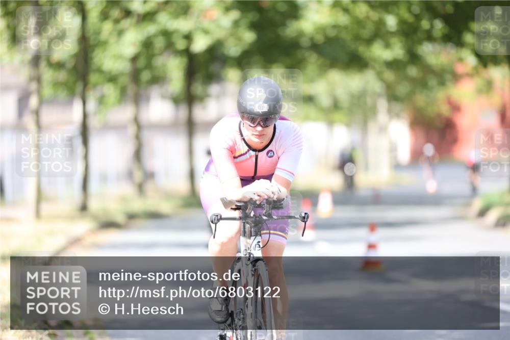 11.08.2024 - GEWOBA Citytriathlon Bremen H.Heesch http://msf.ph/oto/6803122 11.08.2024 12:05:03 Laufen  meine-sportfotos.de