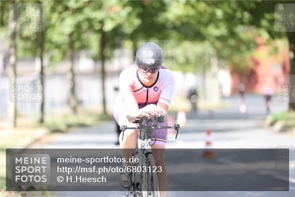 11.08.2024 - GEWOBA Citytriathlon Bremen H.Heesch http://msf.ph/oto/6803123 11.08.2024 12:05:03 Laufen  meine-sportfotos.de
