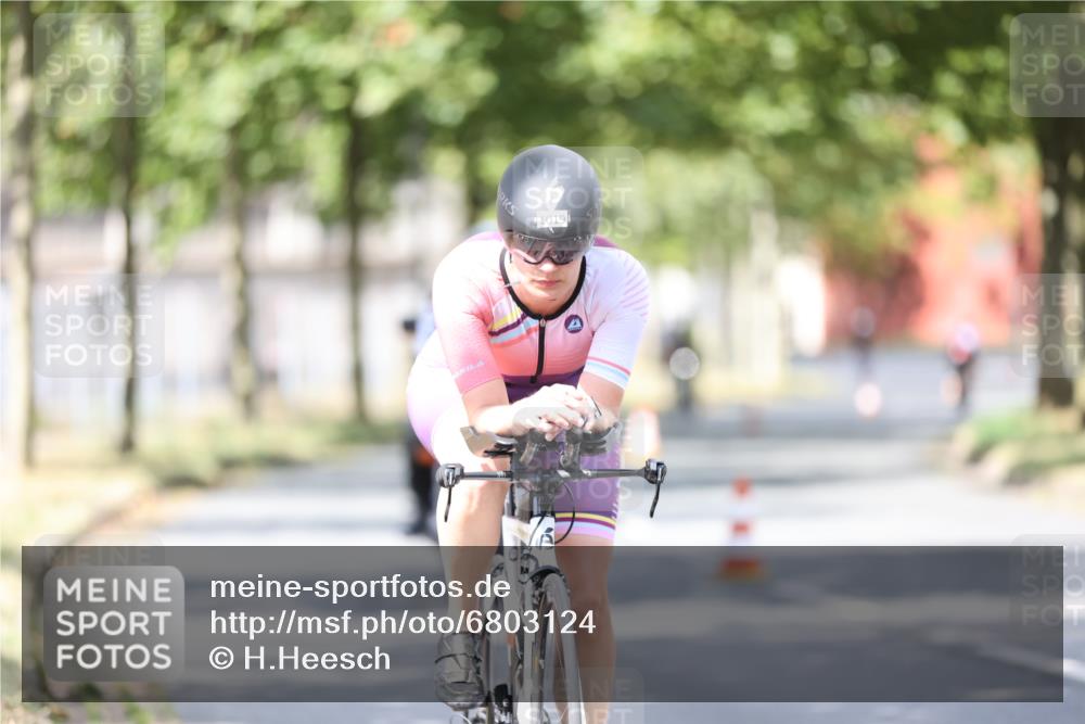 11.08.2024 - GEWOBA Citytriathlon Bremen H.Heesch http://msf.ph/oto/6803124 11.08.2024 12:05:03 Laufen  meine-sportfotos.de