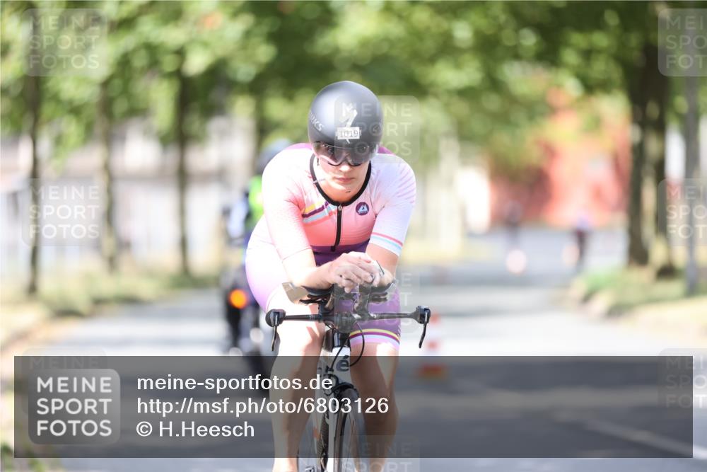 11.08.2024 - GEWOBA Citytriathlon Bremen H.Heesch http://msf.ph/oto/6803126 11.08.2024 12:05:03 Laufen  meine-sportfotos.de