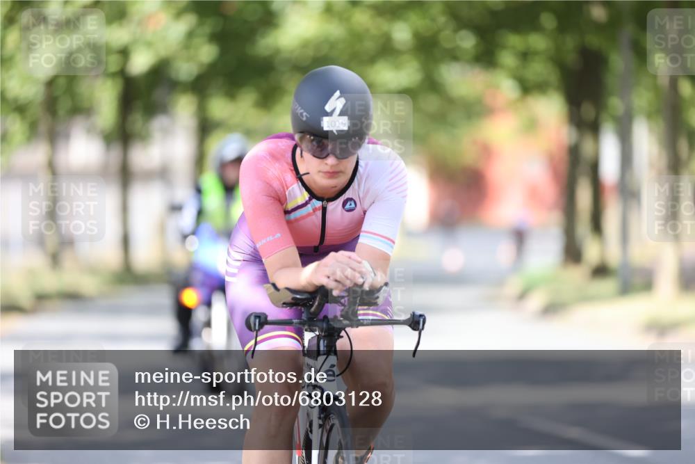 11.08.2024 - GEWOBA Citytriathlon Bremen H.Heesch http://msf.ph/oto/6803128 11.08.2024 12:05:03 Laufen  meine-sportfotos.de