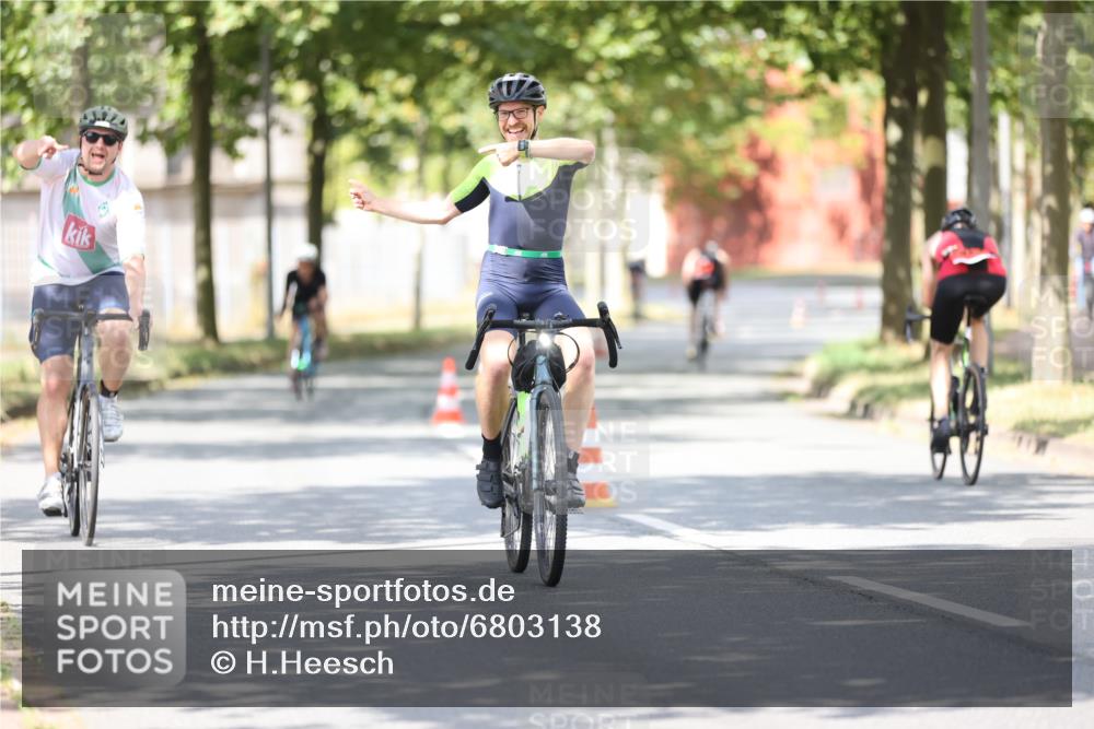 11.08.2024 - GEWOBA Citytriathlon Bremen H.Heesch http://msf.ph/oto/6803138 11.08.2024 12:05:11 Laufen  meine-sportfotos.de