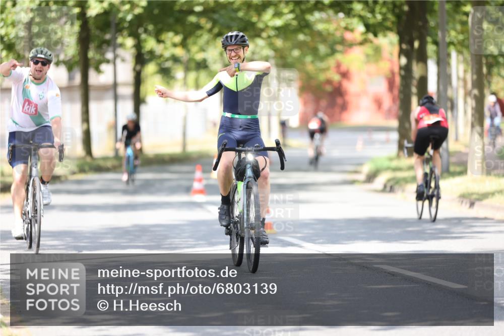 11.08.2024 - GEWOBA Citytriathlon Bremen H.Heesch http://msf.ph/oto/6803139 11.08.2024 12:05:11 Laufen  meine-sportfotos.de