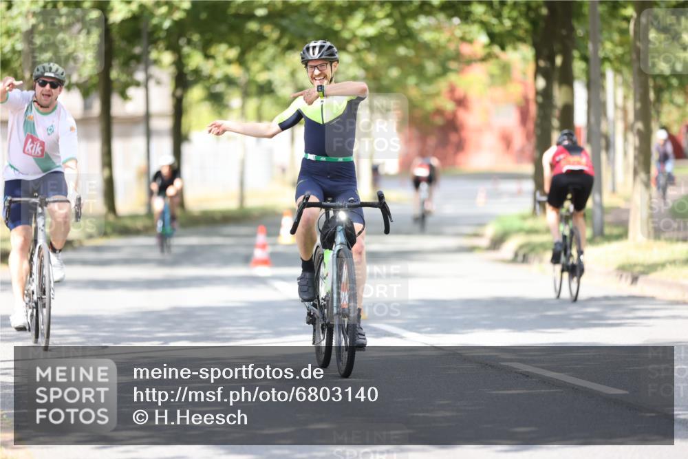 11.08.2024 - GEWOBA Citytriathlon Bremen H.Heesch http://msf.ph/oto/6803140 11.08.2024 12:05:11 Laufen  meine-sportfotos.de
