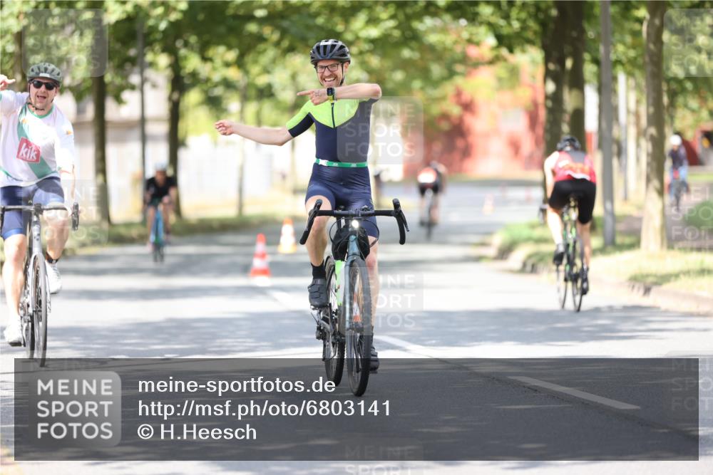 11.08.2024 - GEWOBA Citytriathlon Bremen H.Heesch http://msf.ph/oto/6803141 11.08.2024 12:05:11 Laufen  meine-sportfotos.de