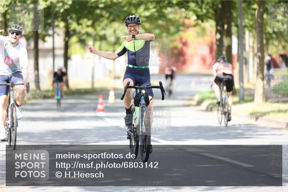 11.08.2024 - GEWOBA Citytriathlon Bremen H.Heesch http://msf.ph/oto/6803142 11.08.2024 12:05:11 Laufen  meine-sportfotos.de