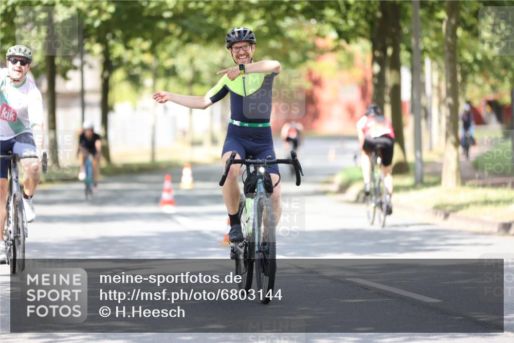 11.08.2024 - GEWOBA Citytriathlon Bremen H.Heesch http://msf.ph/oto/6803144 11.08.2024 12:05:11 Laufen  meine-sportfotos.de