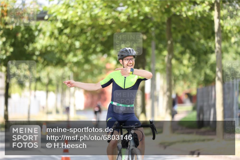 11.08.2024 - GEWOBA Citytriathlon Bremen H.Heesch http://msf.ph/oto/6803146 11.08.2024 12:05:11 Laufen  meine-sportfotos.de