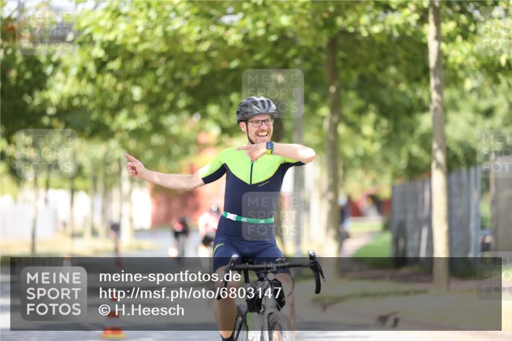 11.08.2024 - GEWOBA Citytriathlon Bremen H.Heesch http://msf.ph/oto/6803147 11.08.2024 12:05:11 Laufen  meine-sportfotos.de
