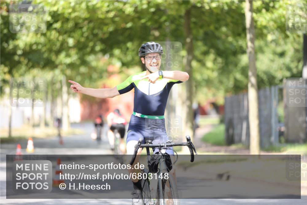 11.08.2024 - GEWOBA Citytriathlon Bremen H.Heesch http://msf.ph/oto/6803148 11.08.2024 12:05:12 Laufen  meine-sportfotos.de