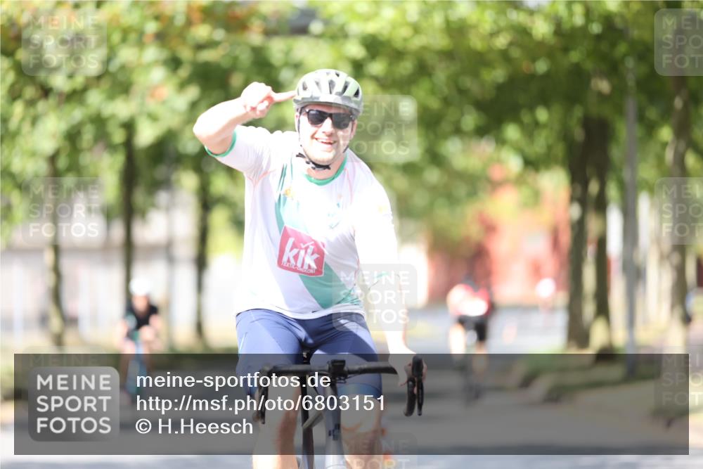 11.08.2024 - GEWOBA Citytriathlon Bremen H.Heesch http://msf.ph/oto/6803151 11.08.2024 12:05:12 Laufen  meine-sportfotos.de