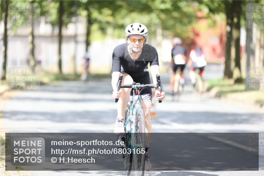 11.08.2024 - GEWOBA Citytriathlon Bremen H.Heesch http://msf.ph/oto/6803165 11.08.2024 12:05:15 Laufen  meine-sportfotos.de