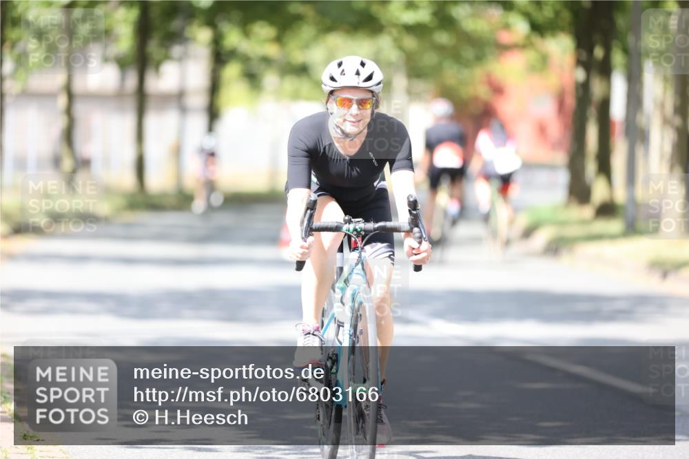 11.08.2024 - GEWOBA Citytriathlon Bremen H.Heesch http://msf.ph/oto/6803166 11.08.2024 12:05:15 Laufen  meine-sportfotos.de