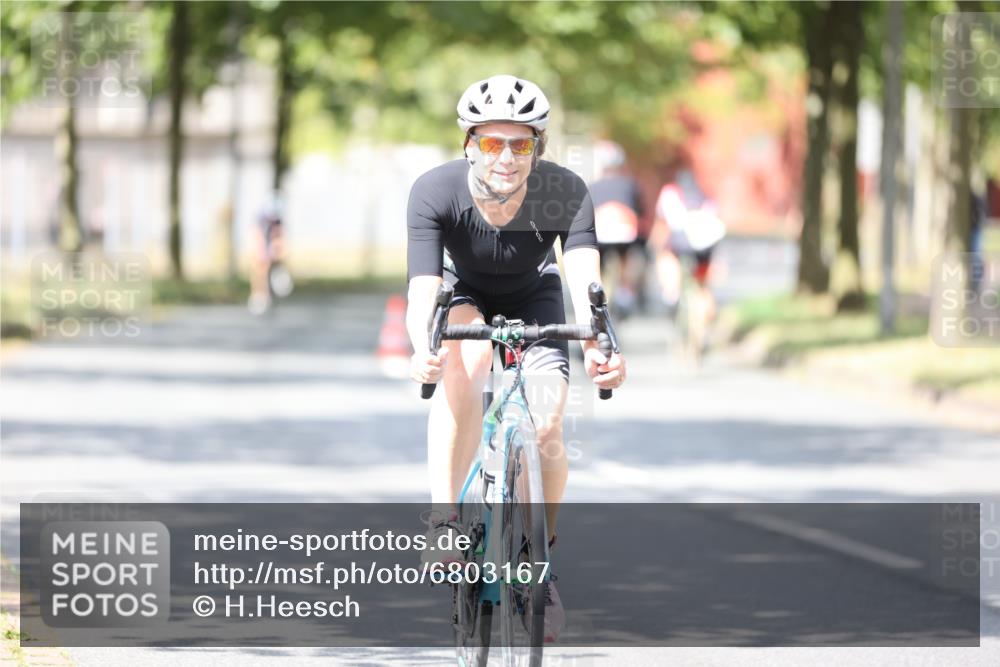 11.08.2024 - GEWOBA Citytriathlon Bremen H.Heesch http://msf.ph/oto/6803167 11.08.2024 12:05:15 Laufen  meine-sportfotos.de
