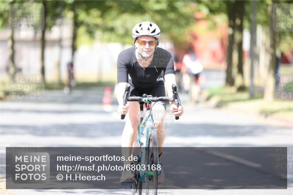 11.08.2024 - GEWOBA Citytriathlon Bremen H.Heesch http://msf.ph/oto/6803168 11.08.2024 12:05:15 Laufen  meine-sportfotos.de