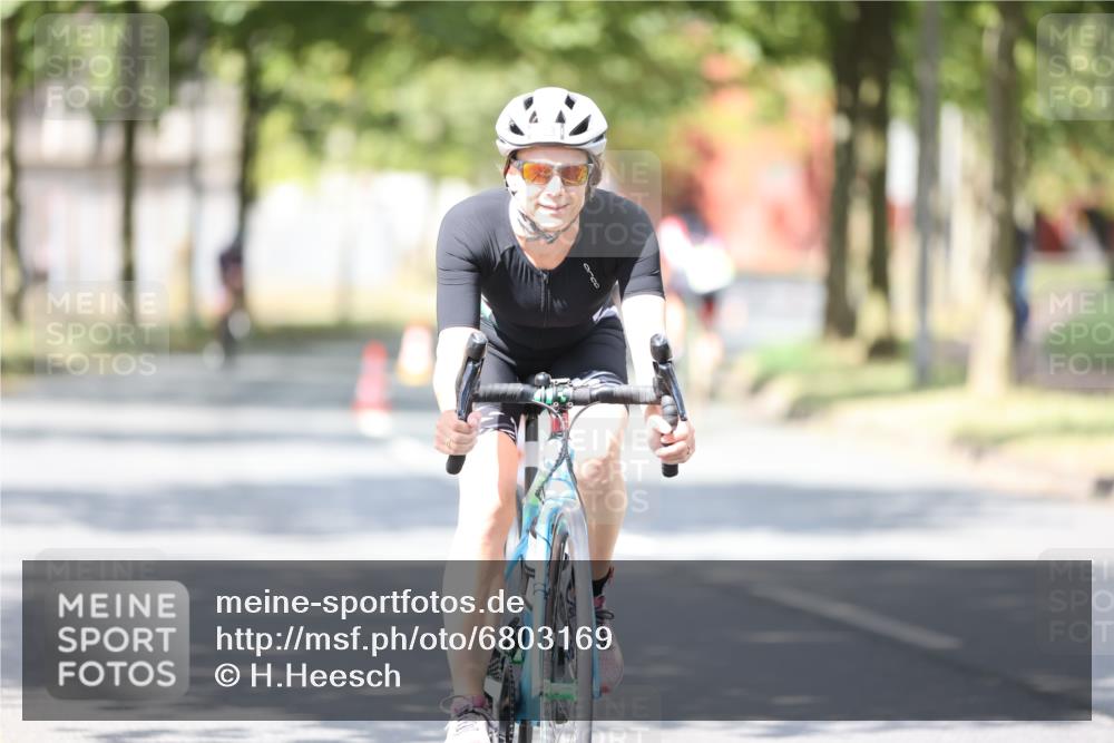 11.08.2024 - GEWOBA Citytriathlon Bremen H.Heesch http://msf.ph/oto/6803169 11.08.2024 12:05:15 Laufen  meine-sportfotos.de