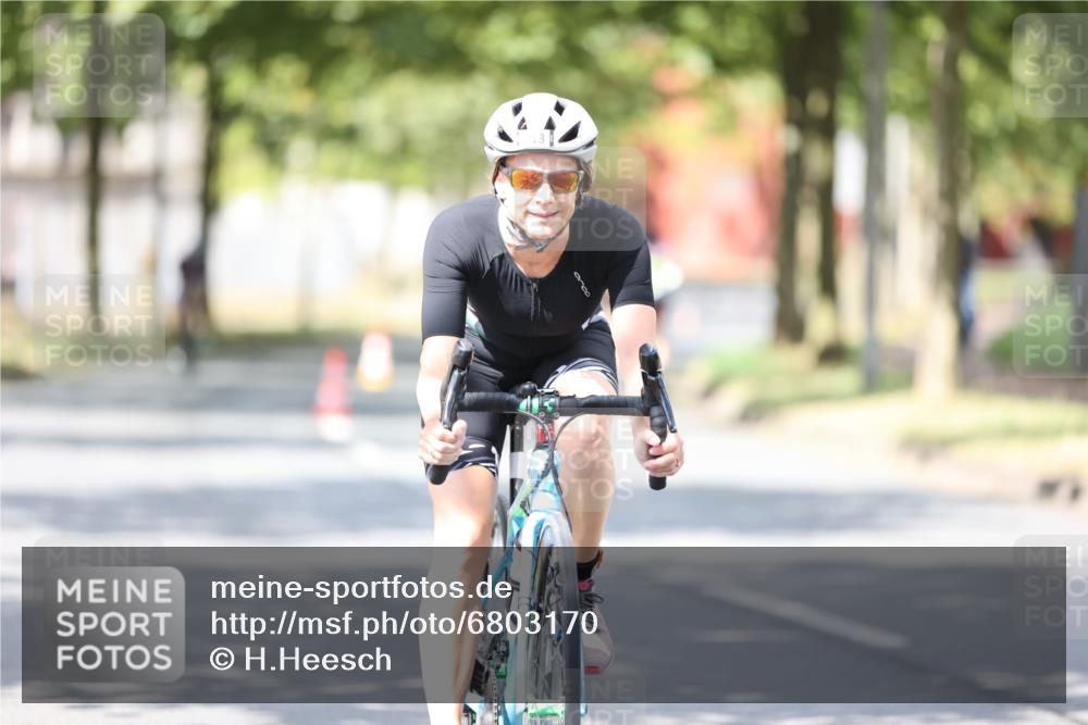 11.08.2024 - GEWOBA Citytriathlon Bremen H.Heesch http://msf.ph/oto/6803170 11.08.2024 12:05:15 Laufen  meine-sportfotos.de