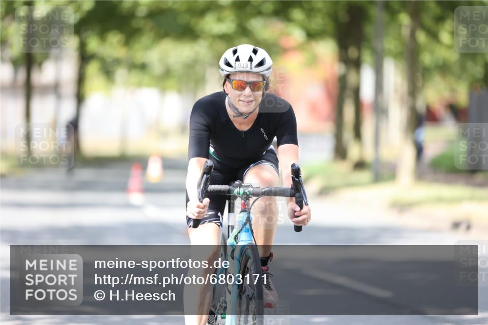 11.08.2024 - GEWOBA Citytriathlon Bremen H.Heesch http://msf.ph/oto/6803171 11.08.2024 12:05:15 Laufen  meine-sportfotos.de