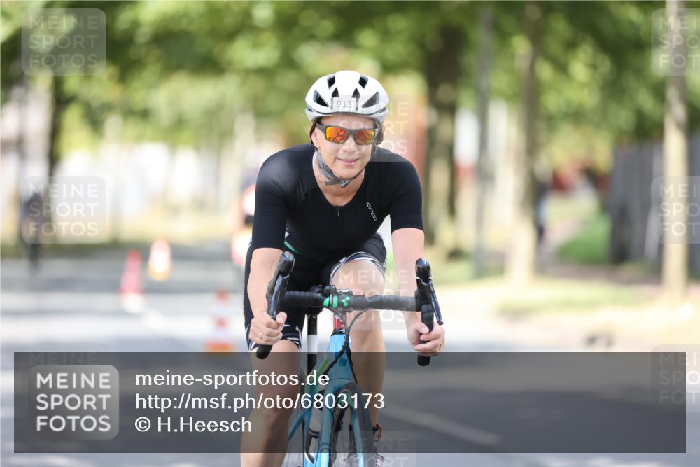 11.08.2024 - GEWOBA Citytriathlon Bremen H.Heesch http://msf.ph/oto/6803173 11.08.2024 12:05:16 Laufen  meine-sportfotos.de