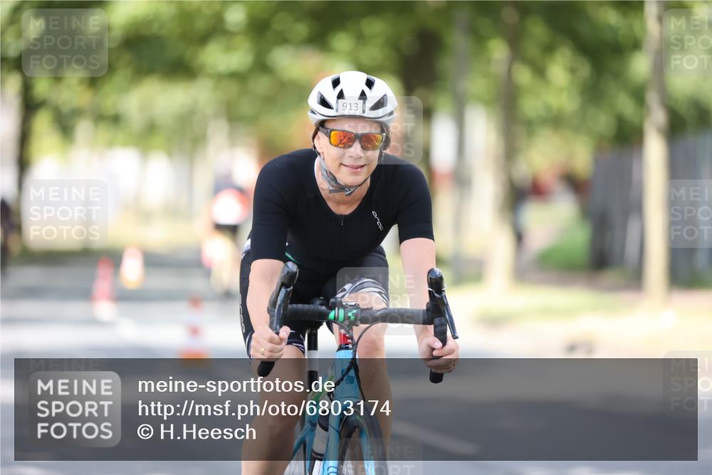 11.08.2024 - GEWOBA Citytriathlon Bremen H.Heesch http://msf.ph/oto/6803174 11.08.2024 12:05:16 Laufen  meine-sportfotos.de