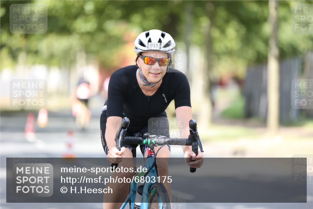 11.08.2024 - GEWOBA Citytriathlon Bremen H.Heesch http://msf.ph/oto/6803175 11.08.2024 12:05:16 Laufen  meine-sportfotos.de