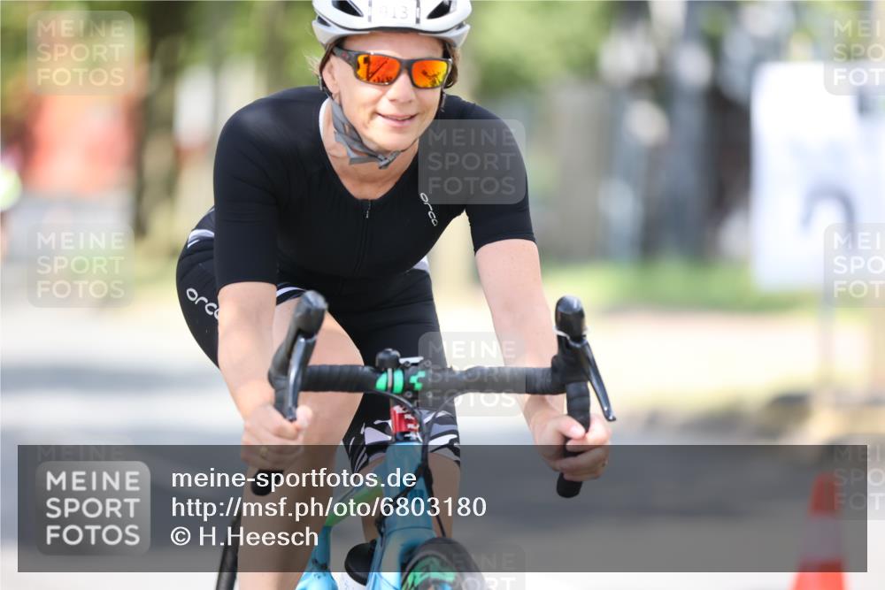 11.08.2024 - GEWOBA Citytriathlon Bremen H.Heesch http://msf.ph/oto/6803180 11.08.2024 12:05:16 Laufen  meine-sportfotos.de