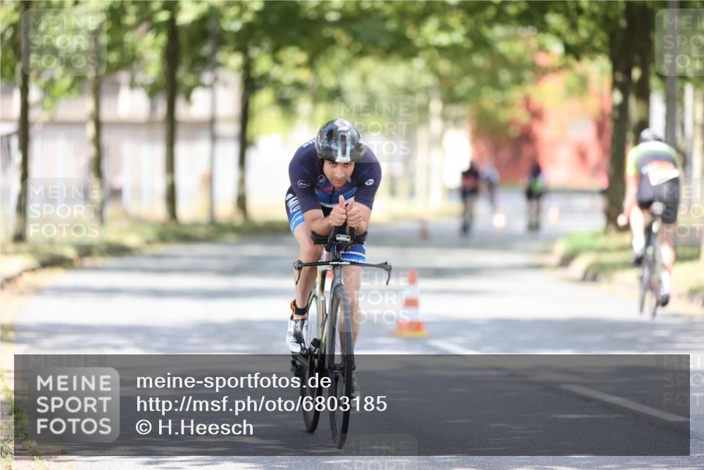 11.08.2024 - GEWOBA Citytriathlon Bremen H.Heesch http://msf.ph/oto/6803185 11.08.2024 12:05:20 Laufen  meine-sportfotos.de