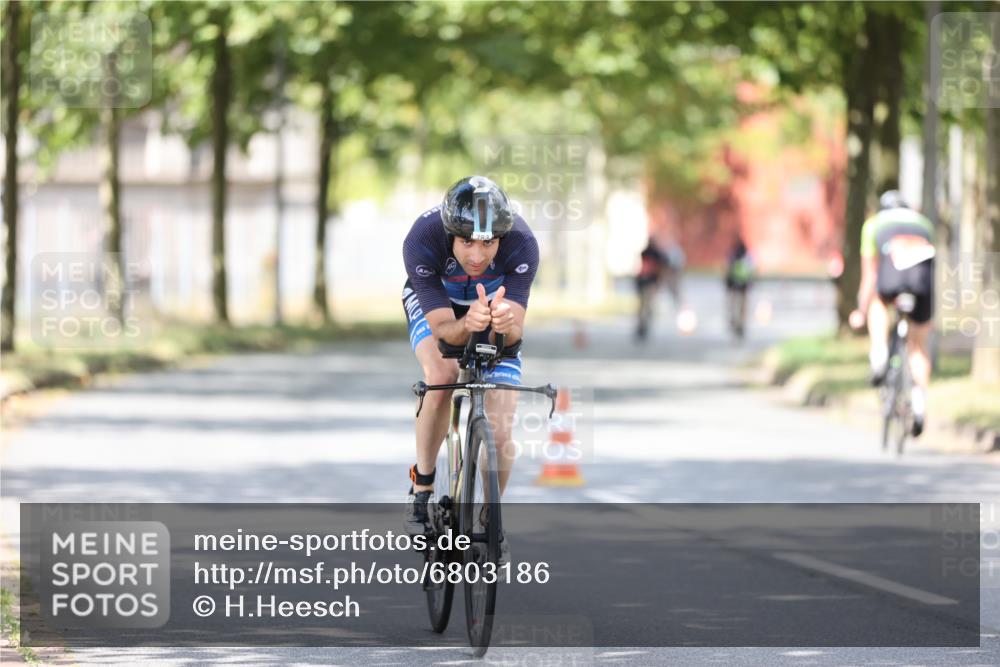 11.08.2024 - GEWOBA Citytriathlon Bremen H.Heesch http://msf.ph/oto/6803186 11.08.2024 12:05:20 Laufen  meine-sportfotos.de