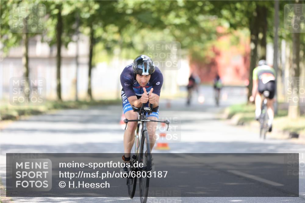 11.08.2024 - GEWOBA Citytriathlon Bremen H.Heesch http://msf.ph/oto/6803187 11.08.2024 12:05:20 Laufen  meine-sportfotos.de