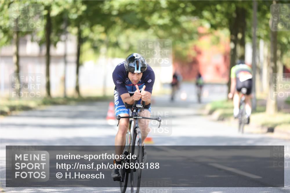 11.08.2024 - GEWOBA Citytriathlon Bremen H.Heesch http://msf.ph/oto/6803188 11.08.2024 12:05:20 Laufen  meine-sportfotos.de