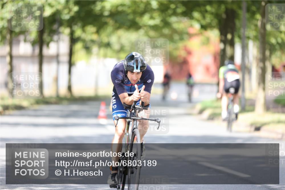 11.08.2024 - GEWOBA Citytriathlon Bremen H.Heesch http://msf.ph/oto/6803189 11.08.2024 12:05:20 Laufen  meine-sportfotos.de
