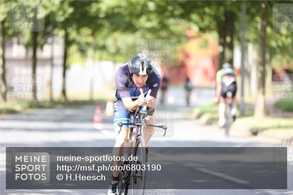 11.08.2024 - GEWOBA Citytriathlon Bremen H.Heesch http://msf.ph/oto/6803190 11.08.2024 12:05:20 Laufen  meine-sportfotos.de