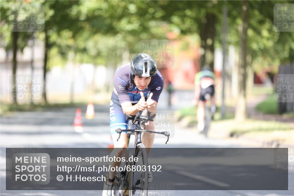 11.08.2024 - GEWOBA Citytriathlon Bremen H.Heesch http://msf.ph/oto/6803192 11.08.2024 12:05:20 Laufen  meine-sportfotos.de