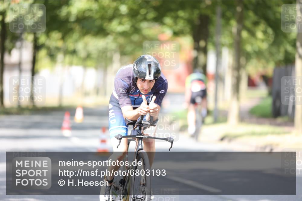 11.08.2024 - GEWOBA Citytriathlon Bremen H.Heesch http://msf.ph/oto/6803193 11.08.2024 12:05:20 Laufen  meine-sportfotos.de