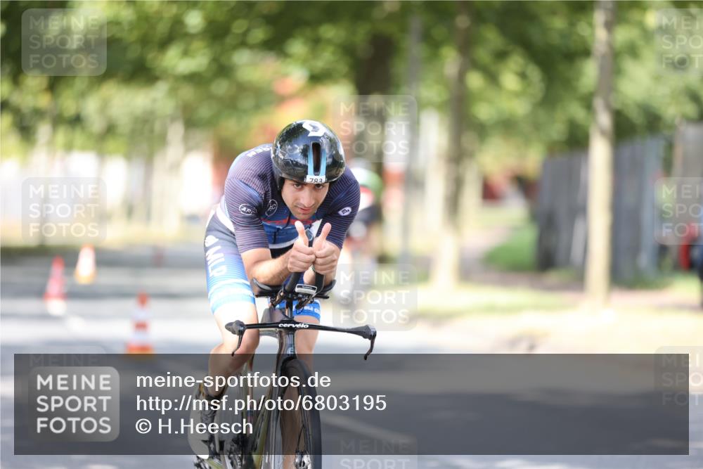 11.08.2024 - GEWOBA Citytriathlon Bremen H.Heesch http://msf.ph/oto/6803195 11.08.2024 12:05:20 Laufen  meine-sportfotos.de